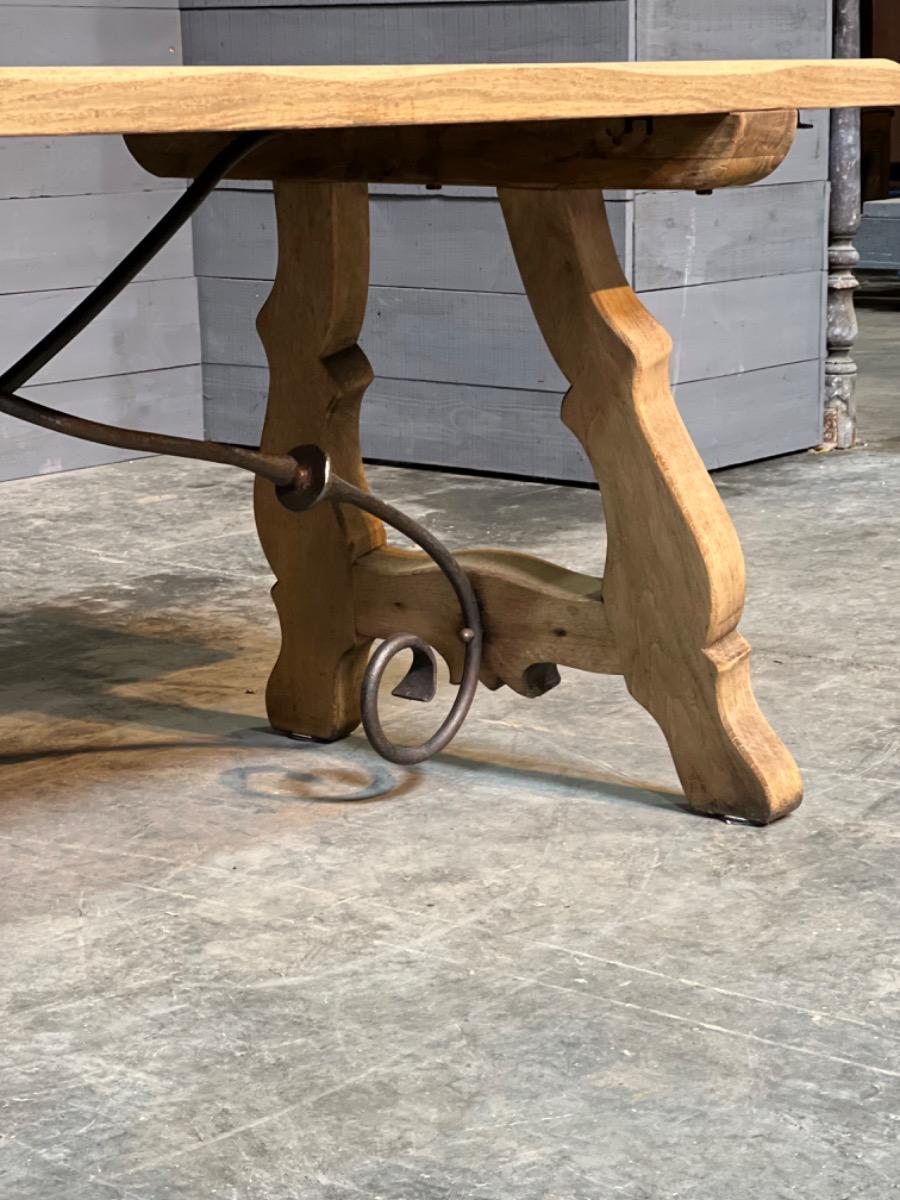 Oak spanish table 