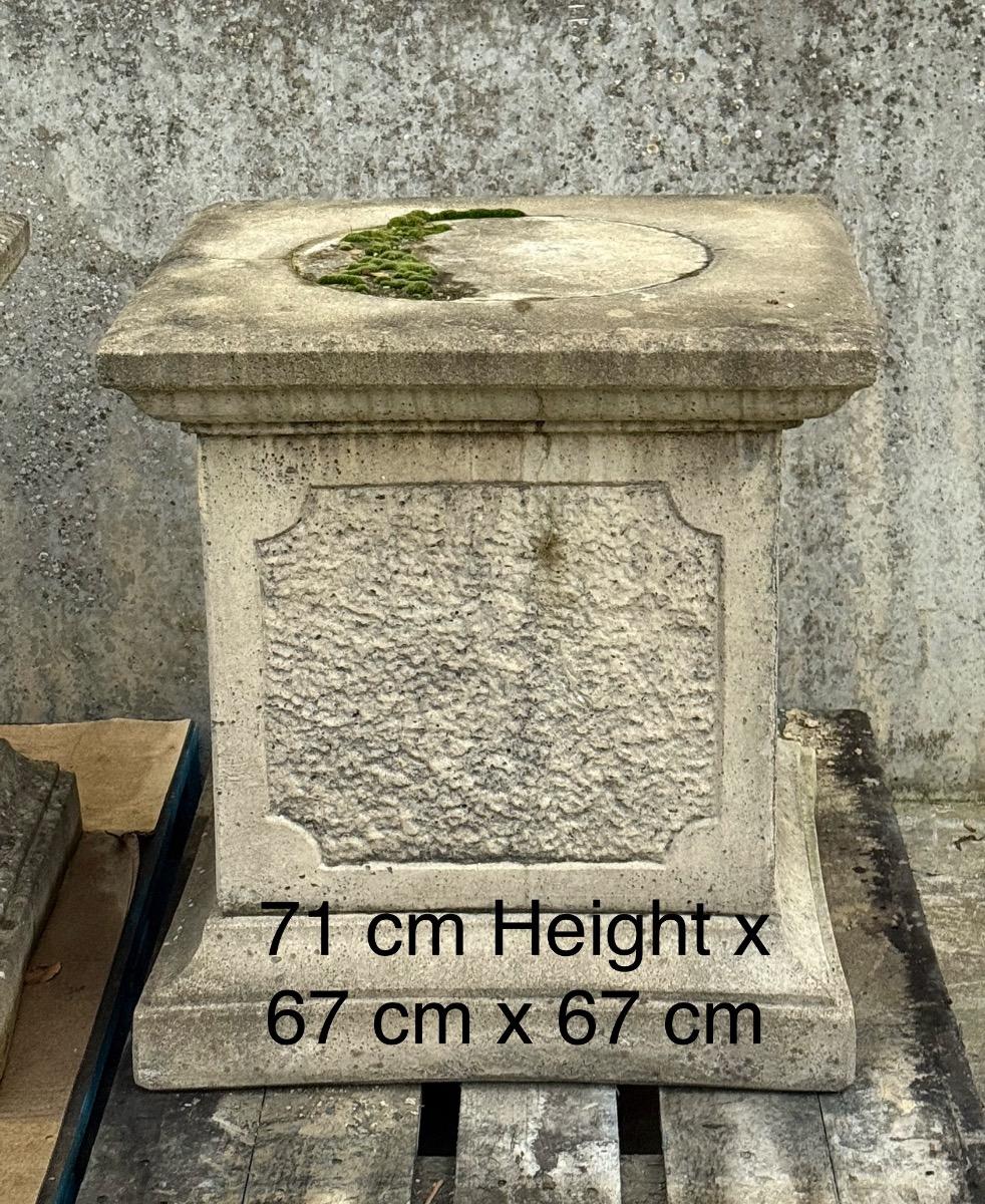 Pair of concrete pedestals 