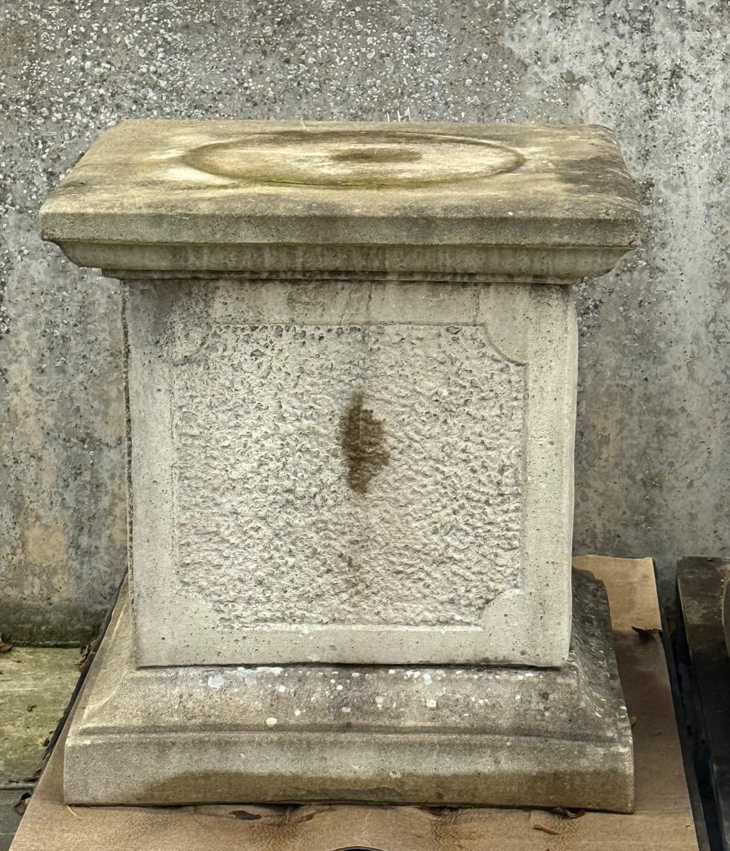 Pair of concrete pedestals 