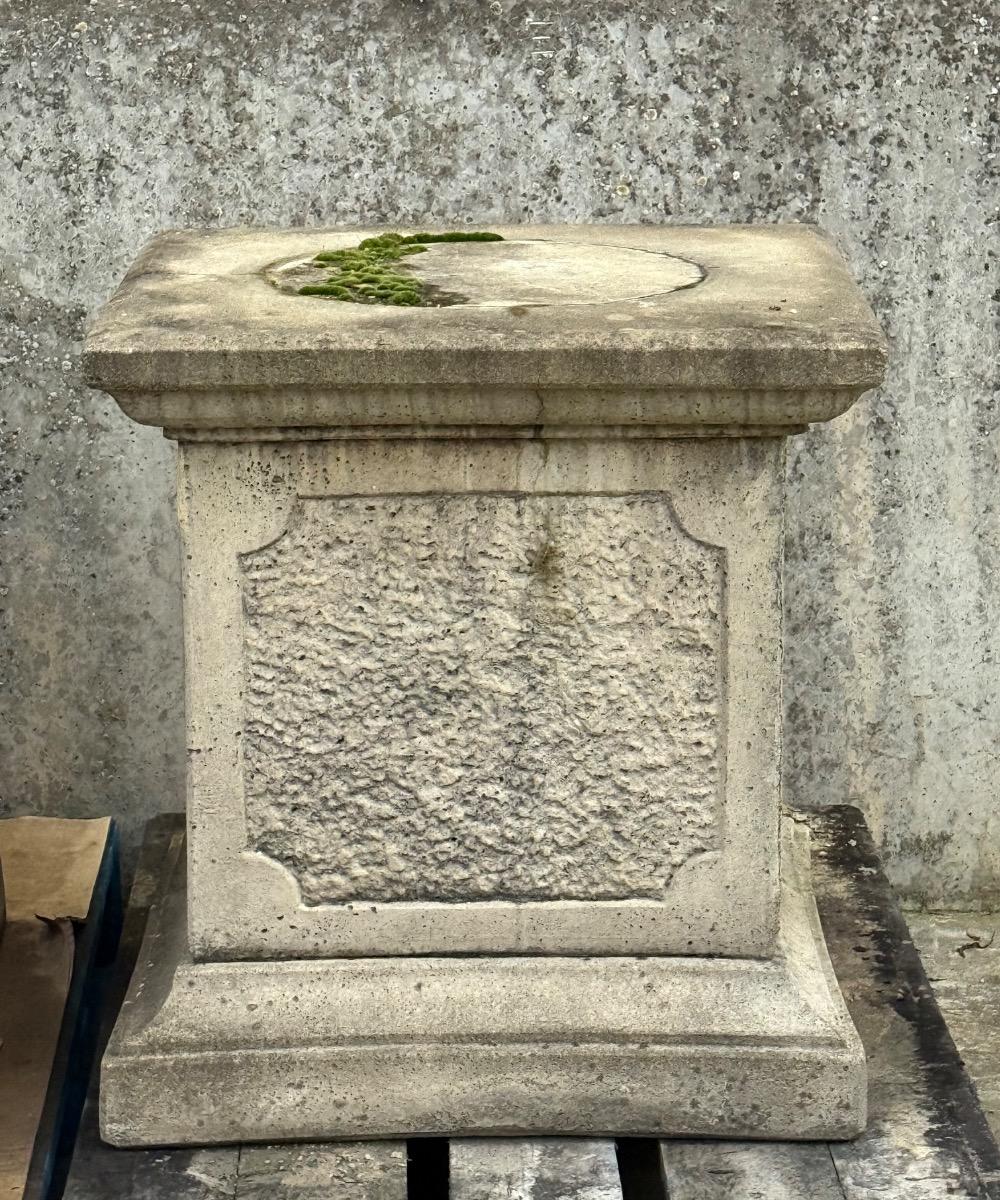 Pair of concrete pedestals 