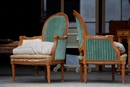 Paire de bergères de style Louis 16