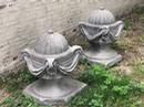Paire de décorations en pierre bleue sculptée  en Pierre bleue, 19eme siècle