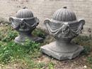 Paire de décorations en pierre bleue sculptée  en Pierre bleue, 19eme siècle