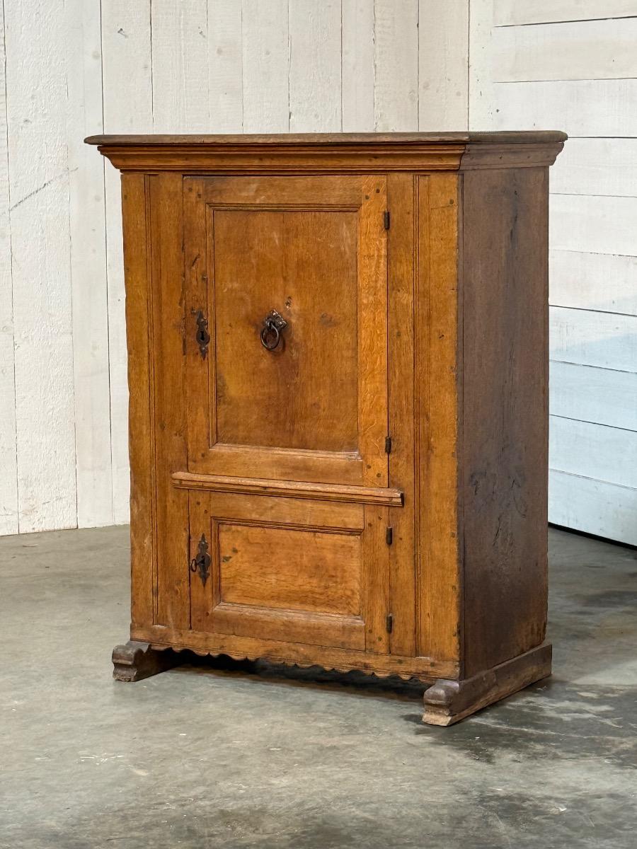 Primitive cabinet 