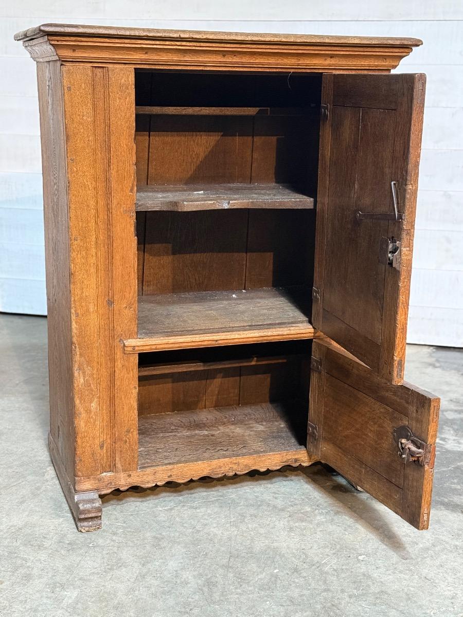 Primitive cabinet 