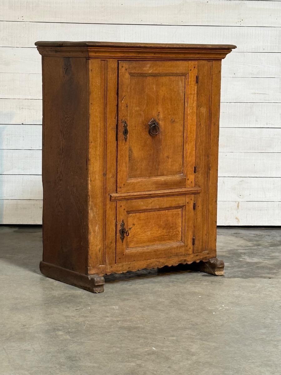 Primitive cabinet 
