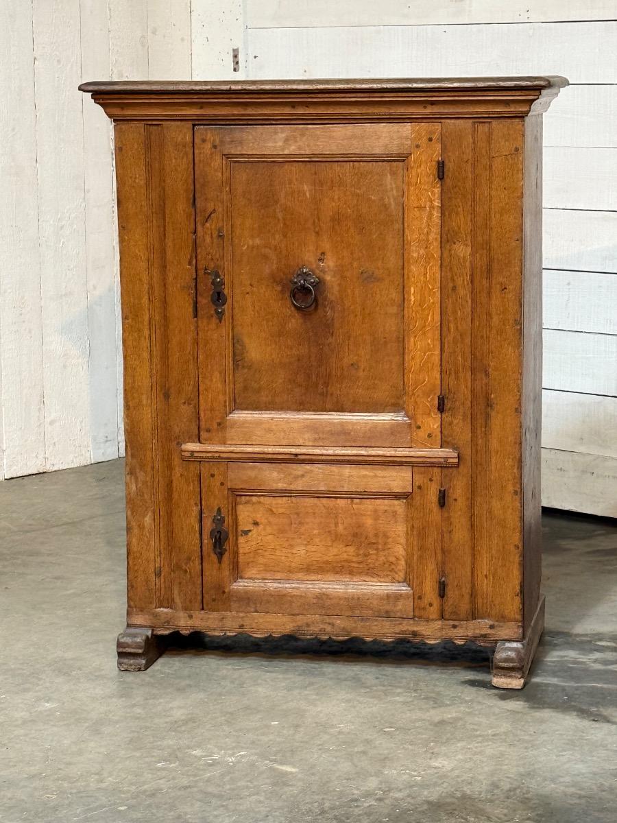 Primitive cabinet 