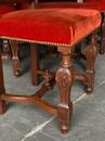 Série de 10 chaises renaissance en noyer