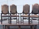 Série de 4 fauteuils en cuir et têtes de bélier