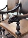Série de 4 fauteuils en cuir et têtes de bélier