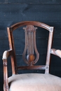 Série de fauteuils en orme du milieu du 19 ème avec dossier en forme de lyre