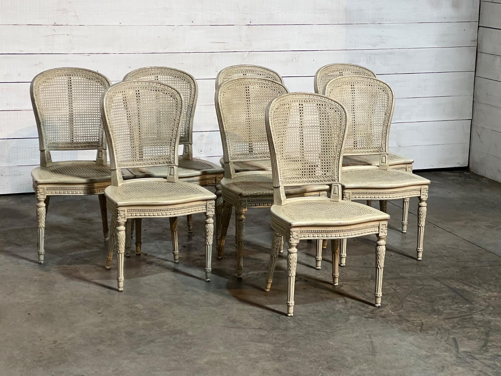 Set of 8 dining chairs 