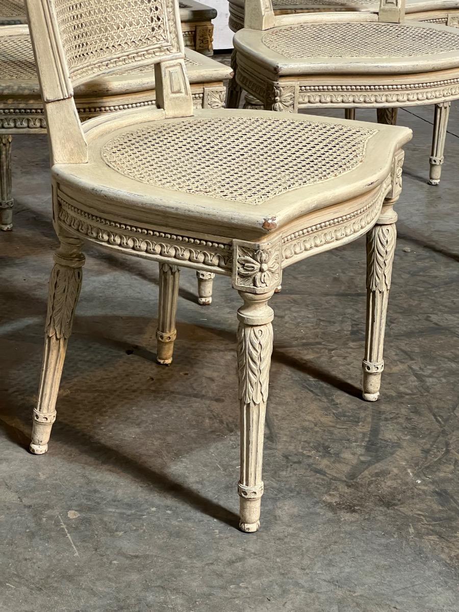 Set of 8 dining chairs 