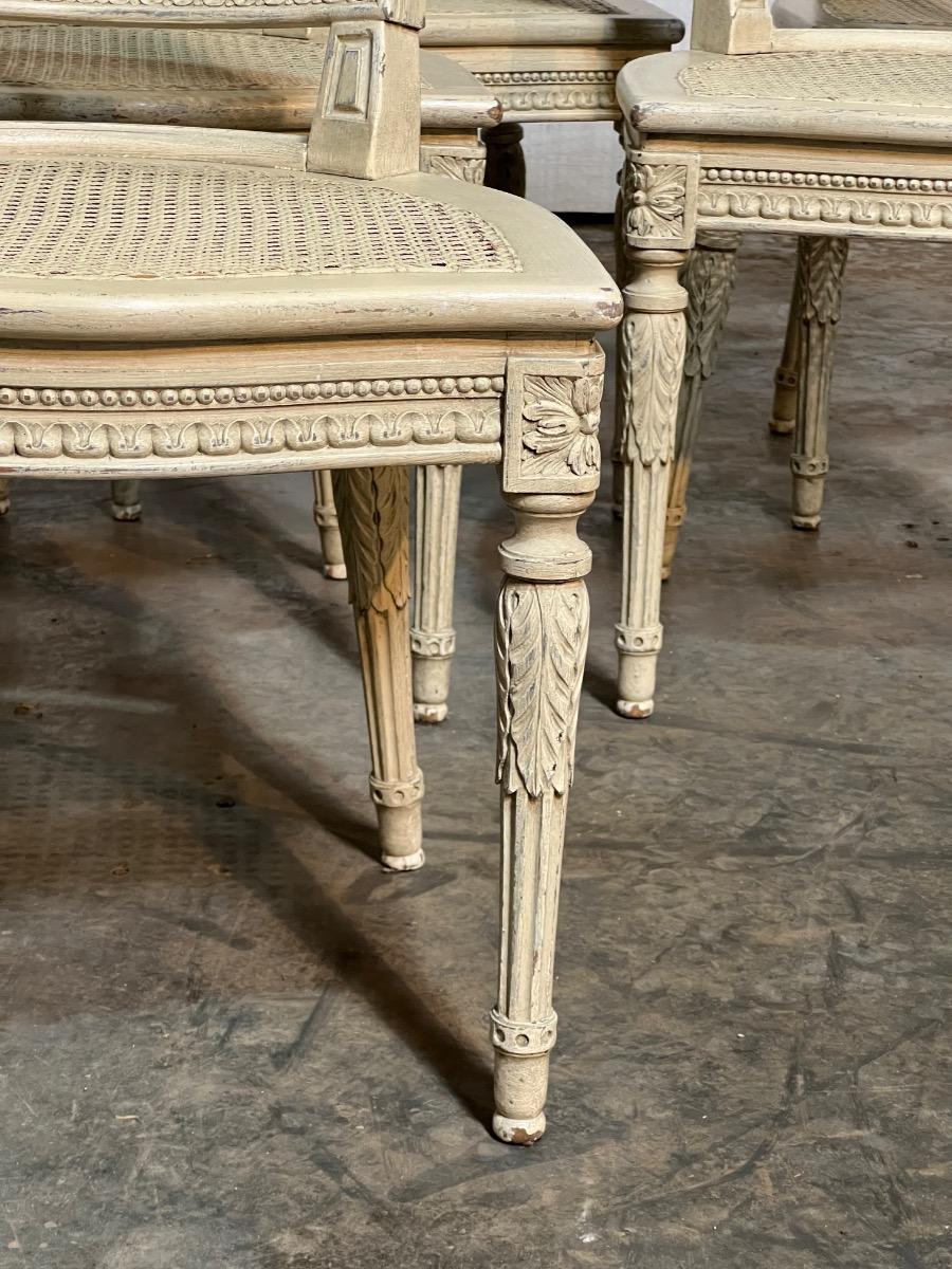 Set of 8 dining chairs 