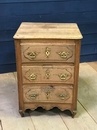 style Small bleached chest of drawers