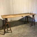Table antique en bois avec planche