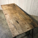 Table antique en bois avec planche