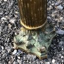 Table design en laiton et miroirs avec deux eta