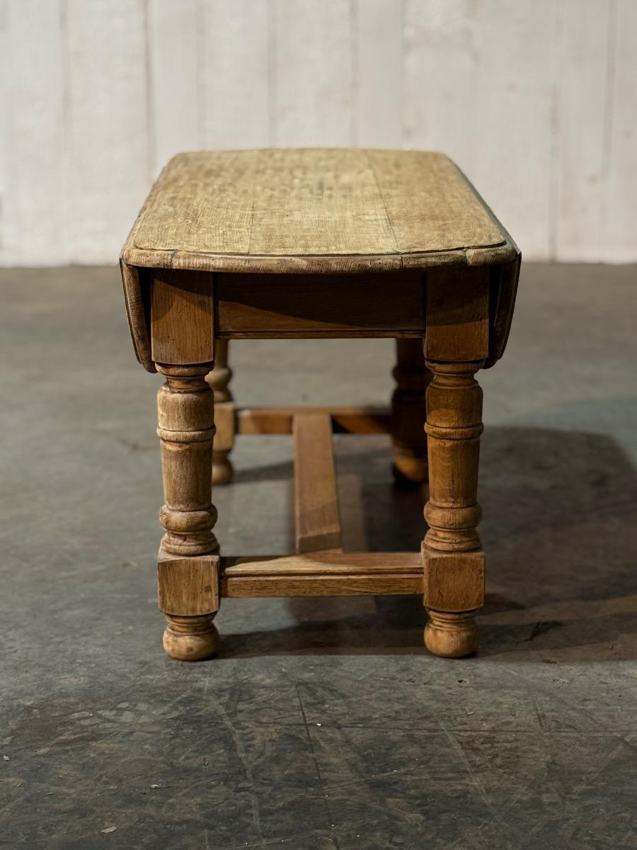 Unusual drop leaf coffee 