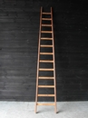 Vieille échelle en bois