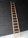 Vieille échelle en bois