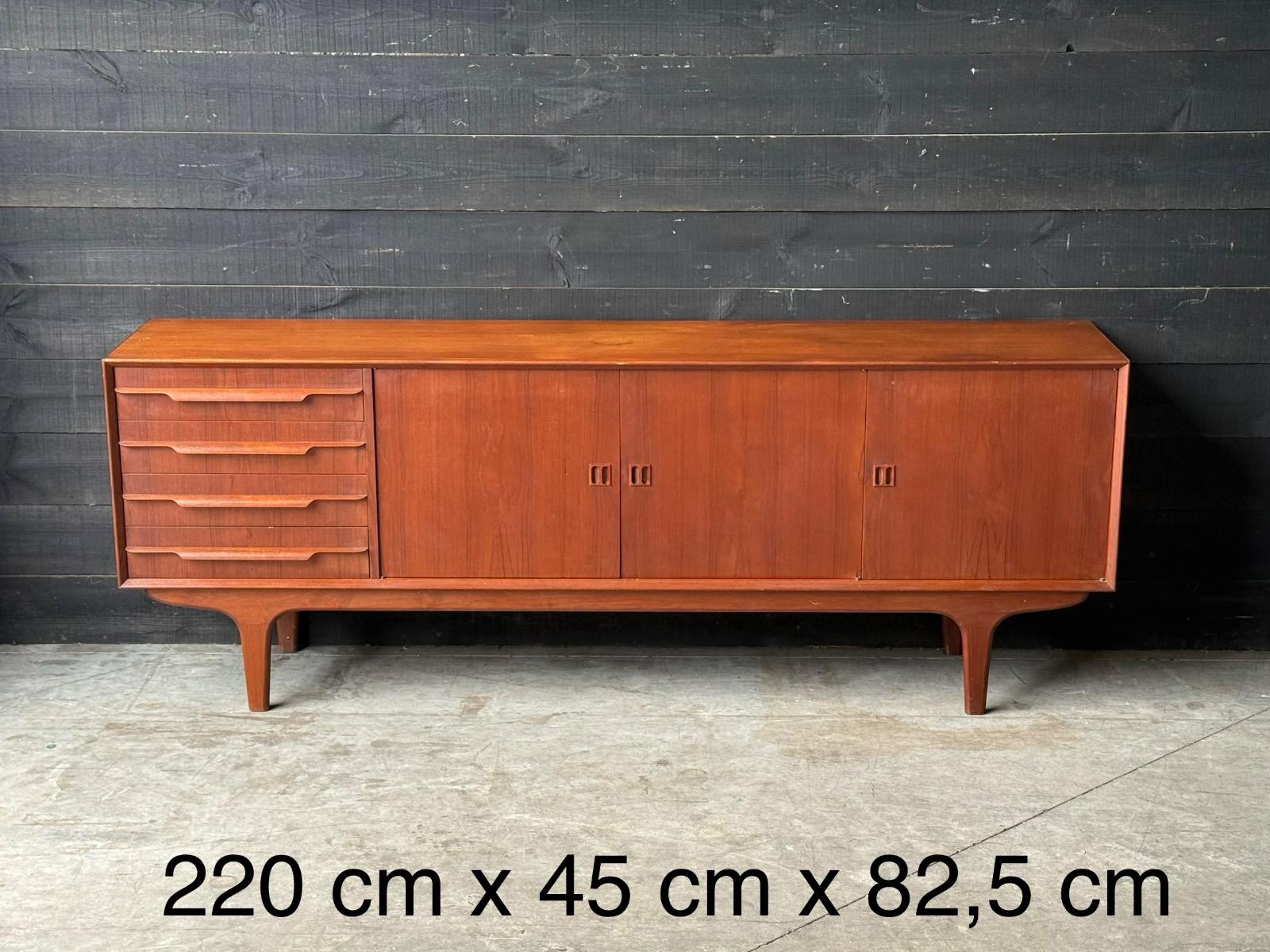 Vintage teak enfilade 