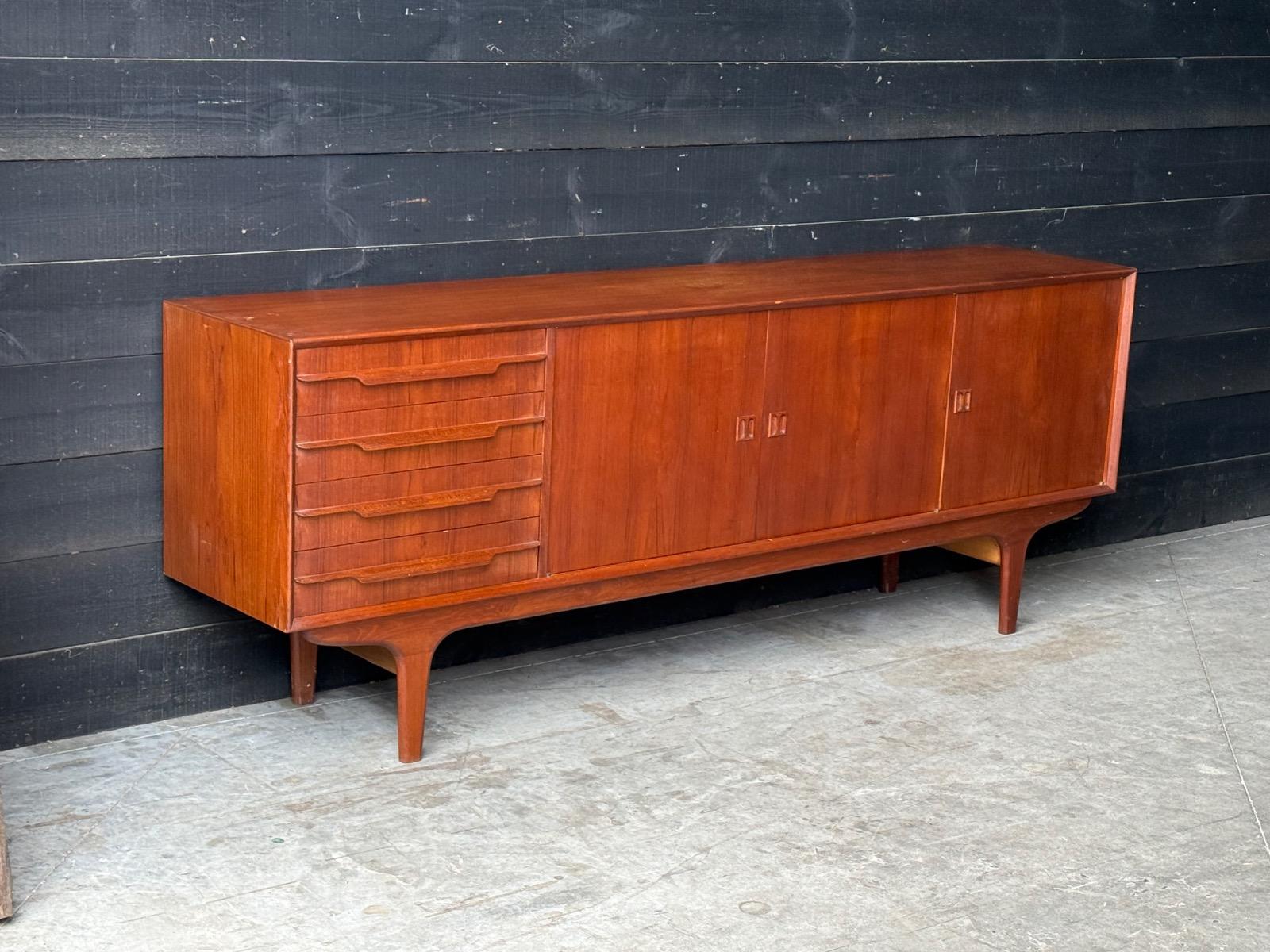 Vintage teak enfilade 
